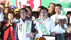 	陳水扁再踩紅線！影片訴苦「自身難保」　走上台擁抱陳致中