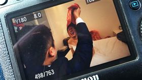 掀起紅布後…驚！新娘竟是柯文哲　網笑：跪求新郎陰影面積
圖／翻攝自爆怨公社