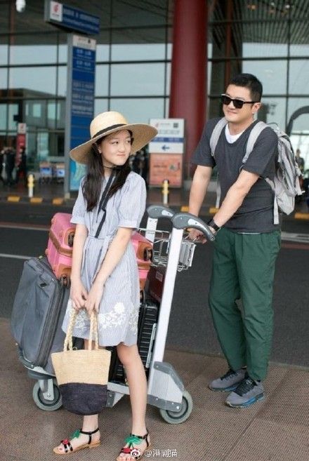 李亞鵬與女兒李嫣。（圖／翻攝自微博）