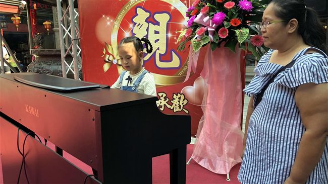 小小年紀替癌母分擔家務　懂事又貼心