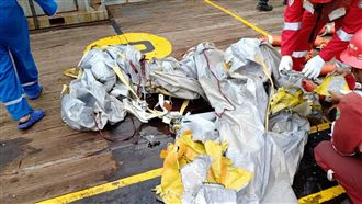 獅航墜機！失事海域發現殘骸、屍塊