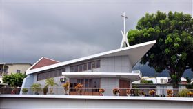 海岸線上一串珍珠　傅義修士設計教堂（1）台東天主教白冷會傅義修士來台東41年，在東海岸蓋了40多座教堂，被形容是海岸線上一串珍珠，更是台灣建築學子及觀光客造訪景物。圖為傅義修士設計最後一座教堂都蘭天主堂。中央社記者盧太城台東攝　107年10月27日