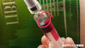 疾管署接獲高雄市衛生局通報發現1劑有白色懸浮物的流感疫苗。（圖／疾管署提供）