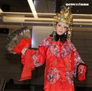 許維恩宣布喜事一身貴妃娘娘造型加盟新東家。（記者邱榮吉/攝影）
