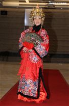 許維恩宣布喜事一身貴妃娘娘造型加盟新東家。（記者邱榮吉/攝影）