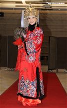 許維恩宣布喜事一身貴妃娘娘造型加盟新東家。（記者邱榮吉/攝影）