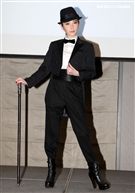 許維恩女扮男裝帥氣登場。（記者邱榮吉/攝影）