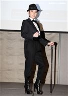許維恩女扮男裝帥氣登場。（記者邱榮吉/攝影）