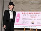 許維恩女扮男裝帥氣登場。（記者邱榮吉/攝影）