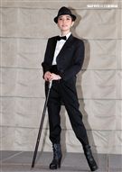許維恩女扮男裝帥氣登場。（記者邱榮吉/攝影）