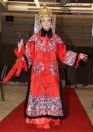 許維恩宣布喜事一身貴妃娘娘造型加盟新東家。（記者邱榮吉/攝影）