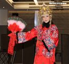 許維恩宣布喜事一身貴妃娘娘造型加盟新東家。（記者邱榮吉/攝影）