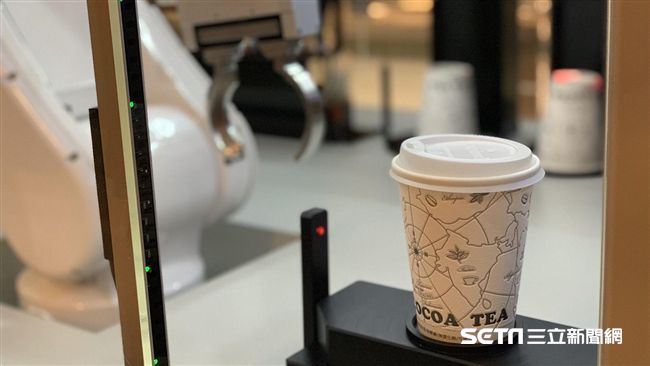 沖一杯僅2分半　百貨首間機器人咖啡