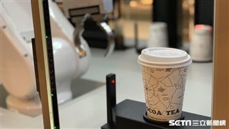 沖一杯僅2分半　百貨首間機器人咖啡
