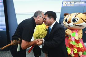 林佳龍機場接花博毛利人表演團體(圖/台中市政府提供)