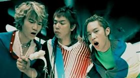 Junior（韓宜邦）跟小鬼（黃鴻升）、綠茶（林埈永）組團「丸子」出道。(翻攝YouTube)