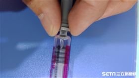 ▲疾管署10月28日接獲高雄市衛生局通報發現1劑有白色懸浮物的流感疫苗。（圖／高雄市衛生局提供）