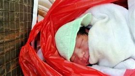 馬來西亞,芙蓉市,棄嬰,廟,紅色塑膠袋 圖/翻攝自星洲網
