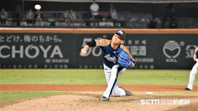 中職／蘇俊羽投3球　洪總直接換下場