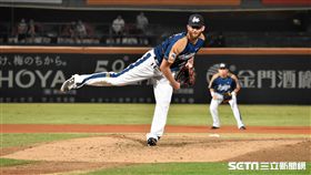 桃猿先發投手史博威。（圖／記者王怡翔攝影）