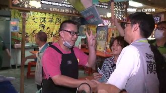 名店相挺！陳其邁高人氣擠爆五甲夜市