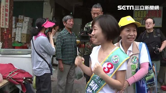 當起陳致中分身　黃睿靚赴菜市場拜票