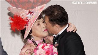 周遊聞金庸病逝淚崩！神鵰俠侶造就她