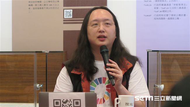 唐鳳從小就是金庸迷　最愛張三丰