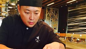 郭宗坤表示自己是在跟同業試酒。（圖／翻攝自郭宗坤臉書）