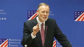 AIT處長酈英傑：美國有義務支持台灣對抗脅迫美國在台協會（AIT）處長酈英傑（Brent Christensen）31日表示，美國有義務支持台灣維持充足的自我防衛能力來對抗脅迫，這是台灣關係法的基本精神，有助於台灣的繁榮與民主發展，並促進兩岸與區域穩定。中央社記者郭日曉攝  107年10月31日