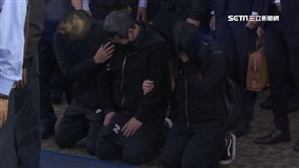 只踏進會場一步　尤振仲淚崩下跪磕頭