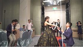 婚禮舉行一半定格　300賓客陪新人