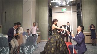 新人婚禮大挑戰　300賓客集體定格