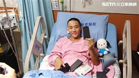 林智勝送王羽飛手機。（圖／翻攝畫面）