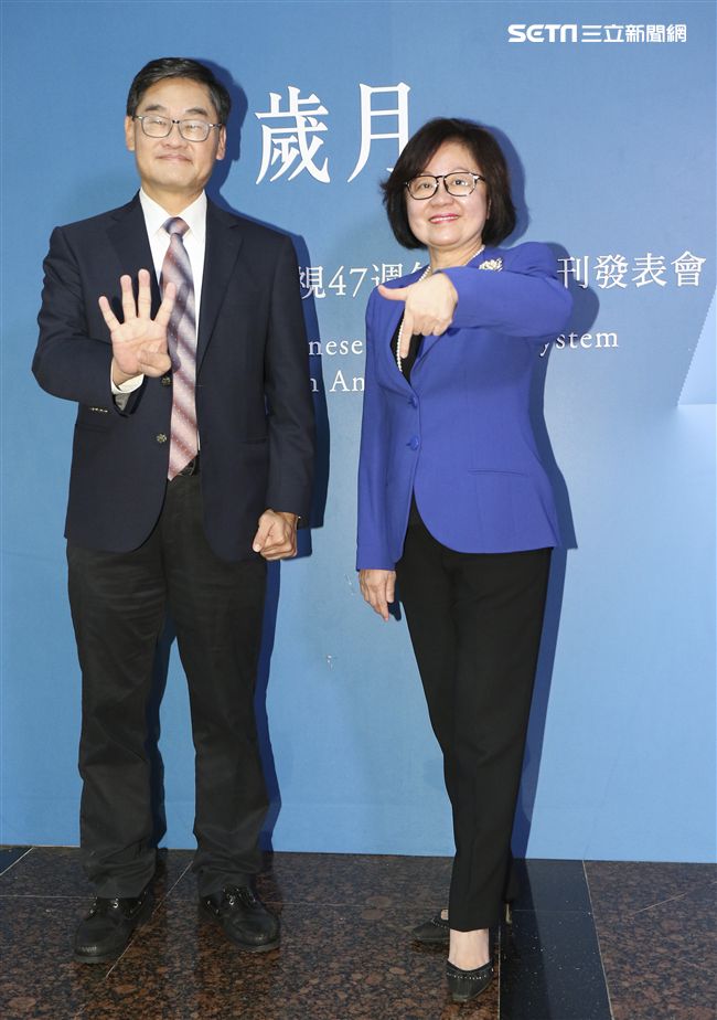 華視47週年台慶暨台慶專刊發表會董事長陳郁秀與總經理莊豐嘉。（記者林士傑/攝影）