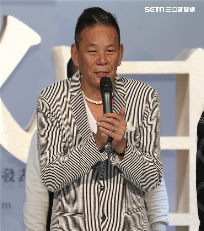 華視47週年台慶暨台慶專刊發表會藝人龍劭華致詞。（記者林士傑/攝影）