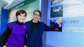 李濤、李艷秋夫婦踏進老東家回憶起過往主播生涯。（圖／華視提供）