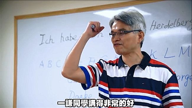 推廣18歲公投權　陳英鈐化身陳教授