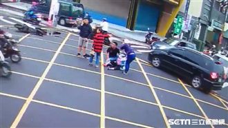 孫女載8旬嬤遭撞　機車碎飛兩人倒地
