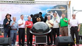 太平雲梯11月起由地方自主營運（1）阿里山國家風景區管理處長馬惠達（左4）等人31日召開「太平雲梯自主營運」記者會，宣布嘉義梅山太平雲梯將自11月1日起交由地方自主營運。（阿里山國家風景管理處提供）中央社記者江俊亮傳真　107年10月31日