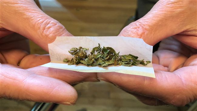 績優警賣大麻　遭收押＋兩大過免職！