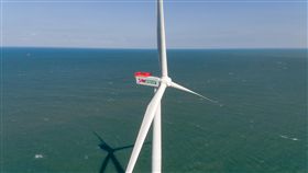 上緯第一期二座示範機組國泰世華銀行2016年5月出面替上緯旗下海洋風力風電籌組聯貸案，找來安泰銀行與法國巴黎銀行台北分行共同籌組25億元聯貸案，協助海洋風力建置2座離岸風力發電機組，圖為示範風場海洋風電第一期2座機組。（上緯公司提供）中央社記者廖禹揚傳真 107年9月27日