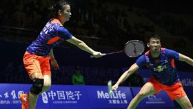 黃雅瓊（左）與鄭思維穩居世界第1混雙寶座。（圖／翻攝自黃雅瓊微博） 