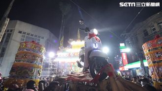 獨／媽祖託夢環島　壯漢扛電動車敬獻