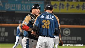 桃猿捕手林泓育。（圖／記者王怡翔攝影）