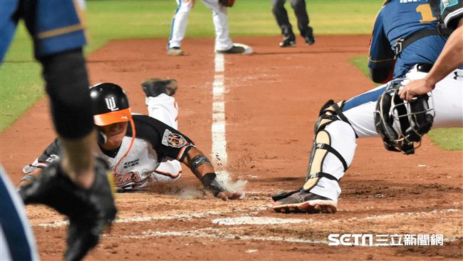 中職／陳傑憲骨折誰1棒　答案潘武雄