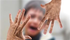 甩巴掌,小孩,哭鬧,／翻攝自Pixabay