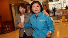 張麗善宣布辭立委　力拚雲林縣長選舉（3）中國國民黨雲林縣長參選人、立委張麗善（前右）2日在立法院召開記者會，宣布辭去國民黨不分區立委一職，力拚雲林縣長選舉，國民黨立委林麗蟬（前左）為張麗善加油打氣。中央社記者吳家昇攝　107年11月2日