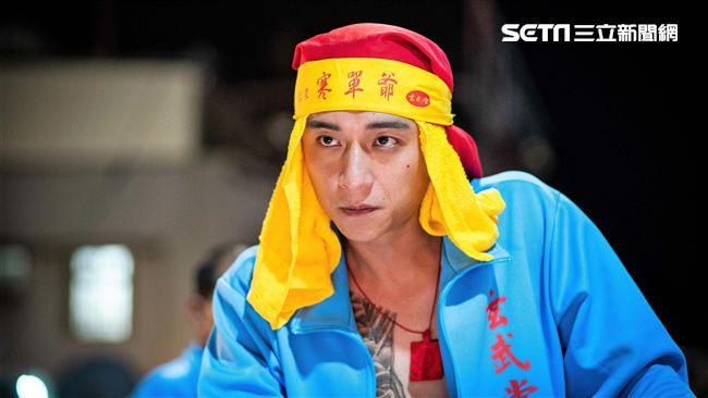 男星淪為社會邊緣人　趴地撕心淚吼