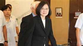 蔡總統赴楊國樞院士紀念會　台大心理系名譽教授、中研院士楊國樞7月17日辭世，總統蔡英文（前）1日出席「楊國樞院士紀念會」，肯定楊國樞的貢獻，並表示楊國樞永遠不會消失，永遠是台灣人記憶中重要的人。中央社記者謝佳璋攝　107年9月1日